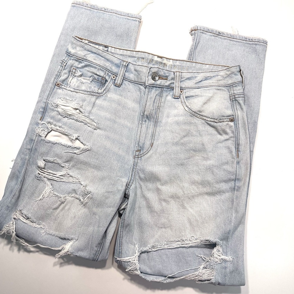 American Eagle Women's High‎ Rise Straight Leg Distressed Jean Light Wash Size 6